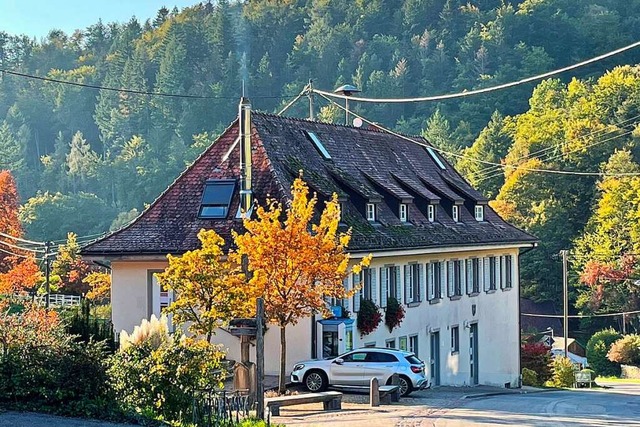 Das Gemeindehaus bildet mit dem Gastha...euerwehr die Ortsmitte von St. Ulrich.  | Foto: Frank Schoch