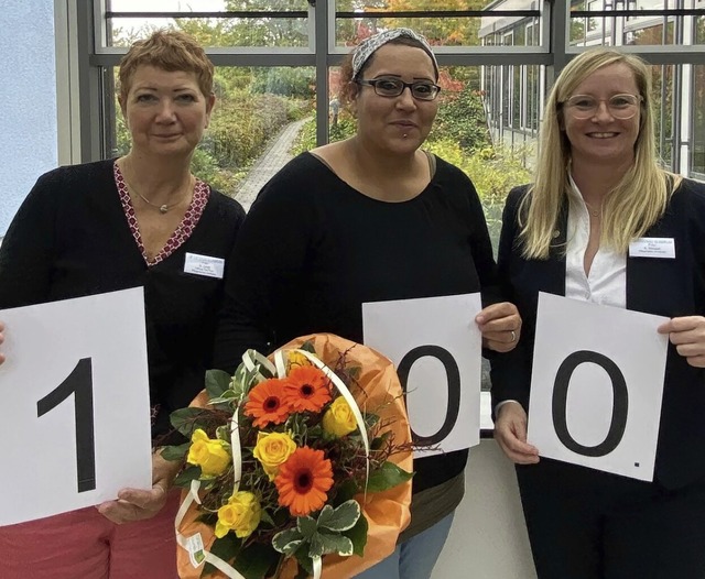 Nicole Laug (links) und Kathleen Messe...hl als 100. Pflegekraft im Flex Pool.   | Foto: Ortenau-Klinikum