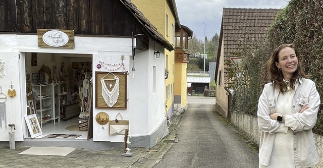 Nora Gitschier vor ihrer Galerie in der Markusgasse  | Foto: Cornelia Weizenecker