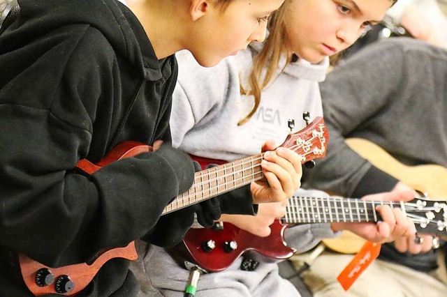 Die Formation Pikuku tritt erstmals be...le, einer Schlagzeug und einer E-Bass.  | Foto: Katharina Kubon