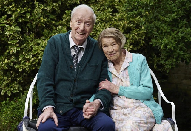 Michael Caine und Glenda Jackson in ei...es Films &#8222;In voller Blte&#8220;  | Foto: Rob Youngson (dpa)