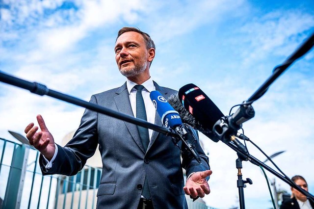 Finanzminister Christian Lindner hat d...iel zu klren &#8211; und er erklren.  | Foto: Michael Kappeler