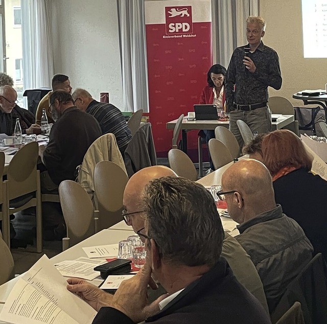 SPD-Kreisvorsitzender Peter Schallmayer erffnen die Kreisdelegiertenkonferenz.   | Foto: SPD KV Waldshut