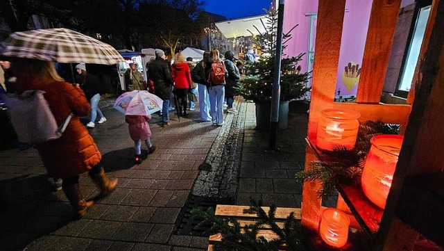 Schopfheims Innenstadt erschien  am Fr... Kerzenschein waren hbsch  anzusehen.  | Foto: Gerald Nill