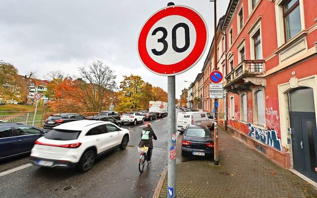 Vorerst wird die Tempo-30-Regelung in Freiburg ein Flickenteppich bleiben.   | Foto: Michael Bamberger