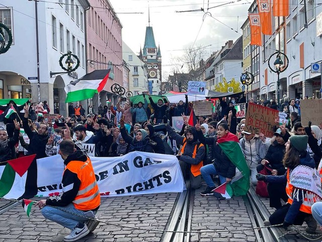 Auf der Kajo wurde zur Schweigeminute aufgerufen.  | Foto: Hannah Steiert