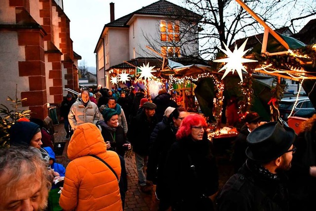 Ein  weihnachtliche Glanz lag ber dem  5. Adventszauber.  | Foto: Heinz und Monika Vollmar