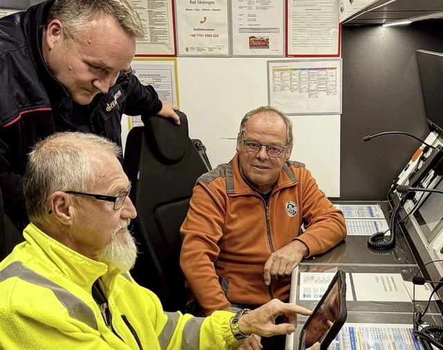 Freuen sich bers Tablet:  Uwe Abel, B...d Baumgartner  und Joachim Sinz (v.l.)  | Foto: Feuerwehr Bad Sckingen