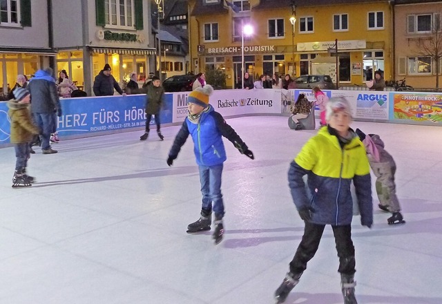 Mittelpunkt des Adventstreffs: Die Glice-Eisbahn von Klaus Binder  | Foto: Dirk Sattelberger