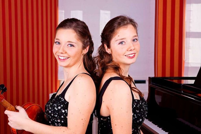 Hanna (rechts) und Katrin Friedrich si...;Classic Twins&quot; im Duo unterwegs.  | Foto: Friedrich