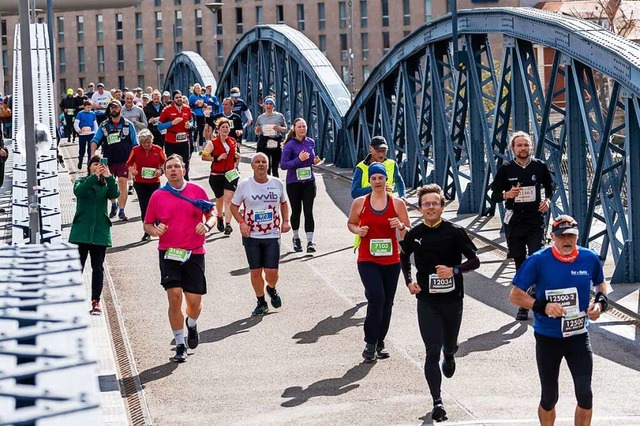 Laufend durch Freiburg  | Foto: Baschi Bender