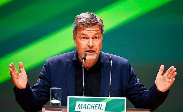 Der derzeitige Bundesminister fr Wirt...lied der Partei Bndnis 90/Die Grnen.  | Foto: THOMAS KIENZLE (AFP)