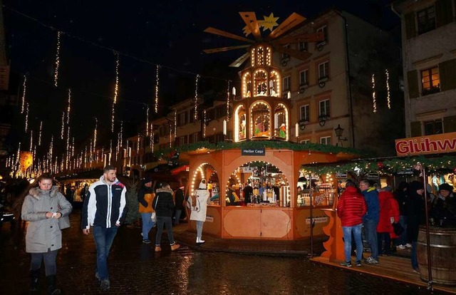 Der  Weihnachtsmarkt  ldt mit seinen ...mide- zum Flanieren und Verweilen ein.  | Foto: Ursula Freudig