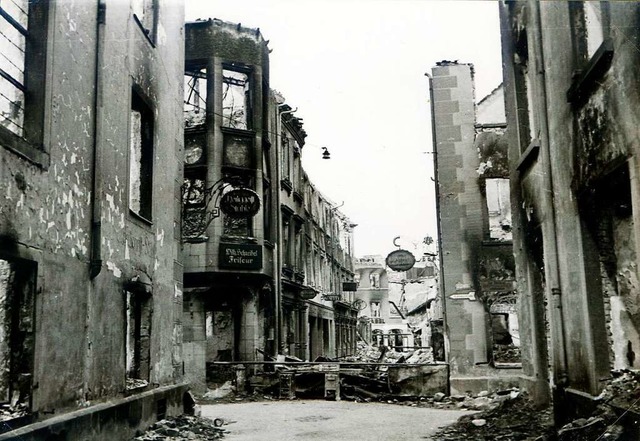 Auch an der Ecke zur Merianstrae ein trauriges Bild mit ausgeblasenen Ruinen  | Foto: Archiv Carola Schark