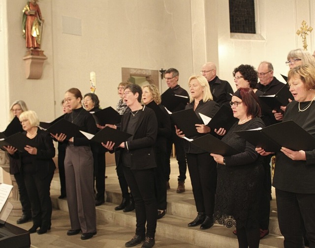 Der Kirchenchor aus Feldkirch in der Hartheimer Kirche  | Foto: Otmar Faller