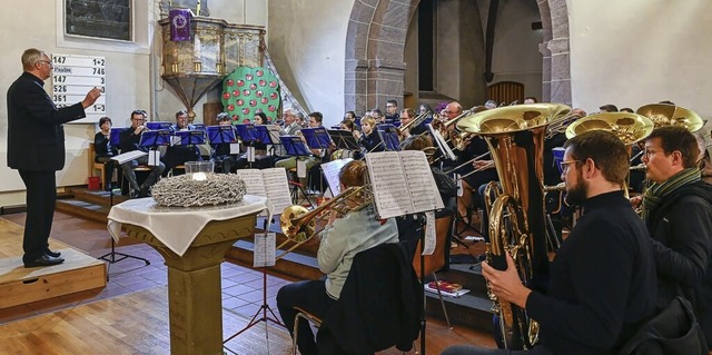 Rund 30 Musikerinnen und Musiker haben das Konzert in Friesenheim gestaltet.   | Foto: Endrik Baublies