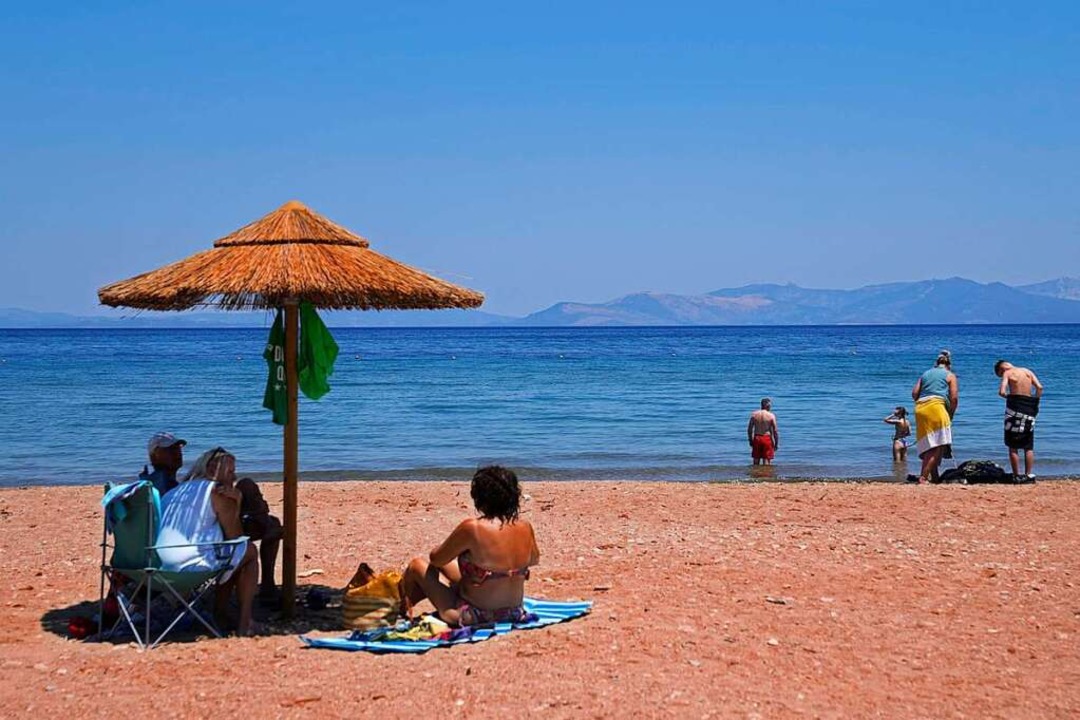 Die längste Mittelmeerküste hat Griech... die kürzeste gehört einem Stadtstaat.  | Foto: Thanassis Stavrakis (dpa)