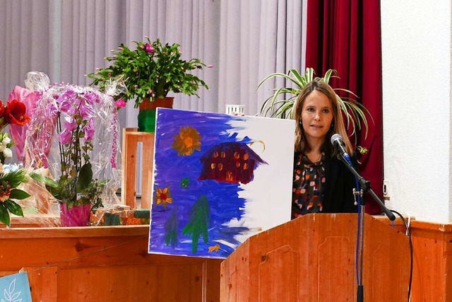 Stefanie Bug vergleicht in ihrer Rede ...de, zu dem alle Beteiligten beitragen.  | Foto: Franziska Kleintges