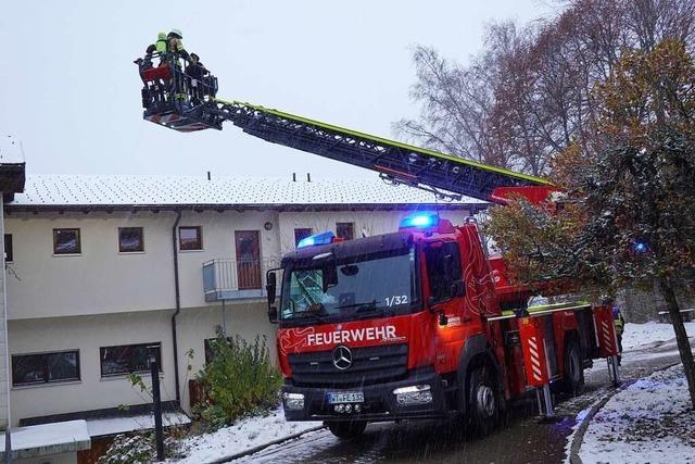 Schneetreiben erschwerte Abschlussprobe der Feuerwehr in Görwihl