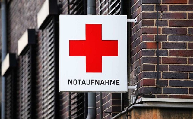 Die Notaufnahmen der Krankenhuser sin...er ambulanten Versorgung sind gefragt.  | Foto: Julian Stratenschulte (dpa)