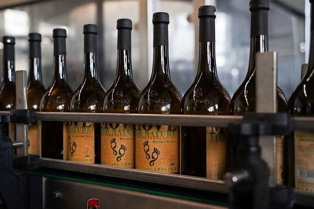 Die neue Mehrwegflasche fr Wein ist s...ugust im regionalen Handel erhltlich.  | Foto: Heuchelberg Weingrtner