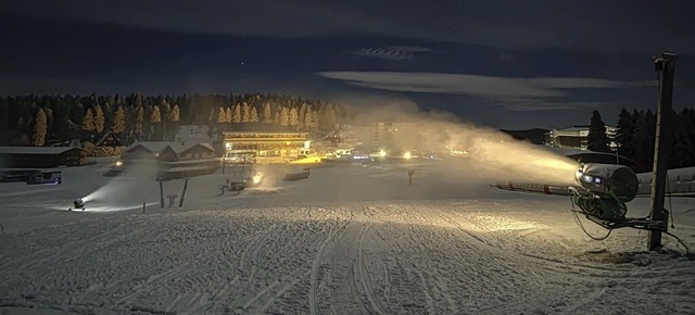 Die Pisten am Feldberg werden beschneit.   | Foto: Feldbergbahnen