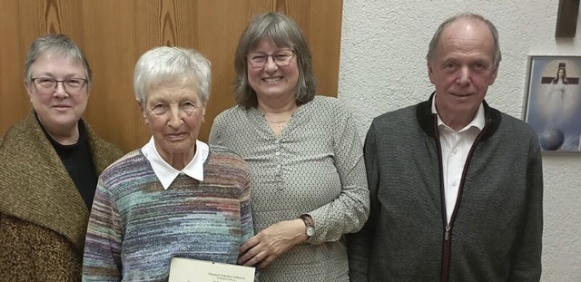 Freuen sich mit der geehrten Annemarie...ller, Regina Dreher und Ernst Albrecht  | Foto: Erwin Wetterer