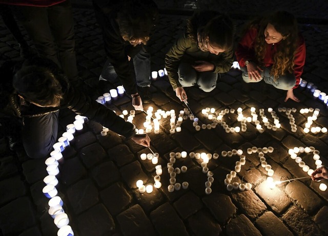 Bei der &#8222;Earth Hour&#8220; bleib... denkt man ber eine Mitwirkung  nach.  | Foto: Patrick Seeger (dpa)