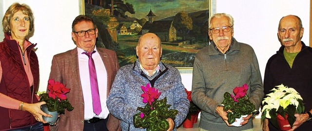 Ortsvorsteher Norbert Bhler (Zweiter ...chwrer  und Willi Wagner (von links).  | Foto: Wolfgang Beck