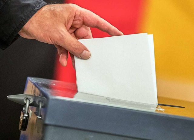 Die Stimme bei der Bundestagswahl abzu...e umgerechnet werden, ist kompliziert.  | Foto: Michael Kappeler (dpa)