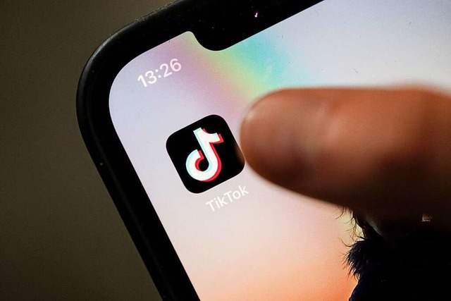 Laut der JIM-Studie finden die meisten... Instagram, Tiktok und Snapchat statt.  | Foto: Marijan Murat (dpa)