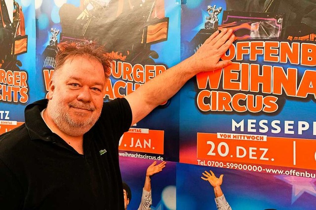 Holger Fischer rhrt die Werbetrommel fr den 26. Weihnachtscircus.  | Foto: Hubert Rderer