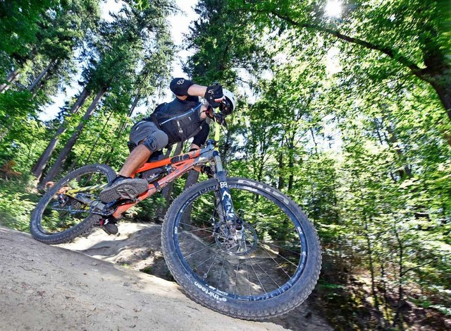 Kommt da was ins Rollen? Fr den Stadt...in legaler Mountainbike-Trail geprft.  | Foto: Michael Bamberger