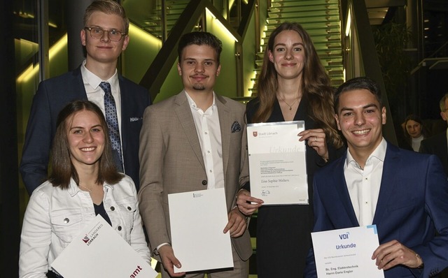 Janina Sophie Horn (von links), Niklas...s  und Dario Engler erhielten Preise.   | Foto: Juro Junkov