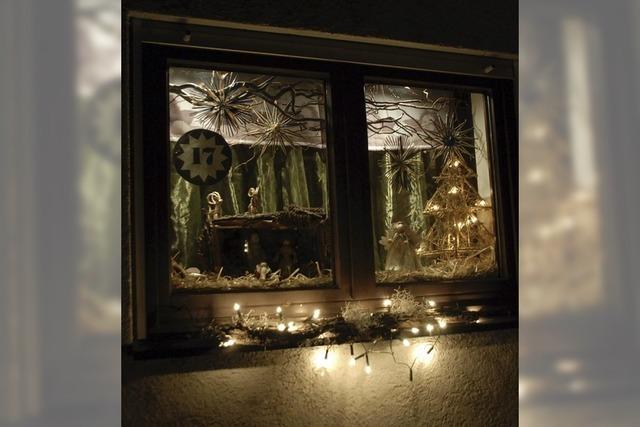 Leuchtende Adventsfenster in Degerfelden