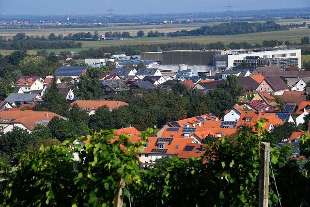 Die Firma Schott (groes Gebude hinte... Hgelheim mit Wrmeenergie versorgen.  | Foto: Volker Mnch