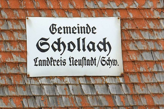 Noch heute erinnert das Schild an die ehemals selbstndige Gemeinde Schollach.  | Foto: Gert Brichta