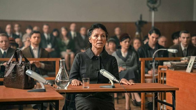 Iris Berben als polnische Holocaust-b...chel Cohen im Frankfurter Gerichtssaal  | Foto: Krzysztof Wiktor