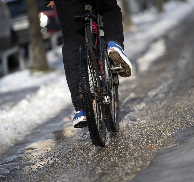 Viele Menschen fahren laut einer Studie mit dem Rad zur Arbeit  | Foto: Sven Hoppe (dpa)