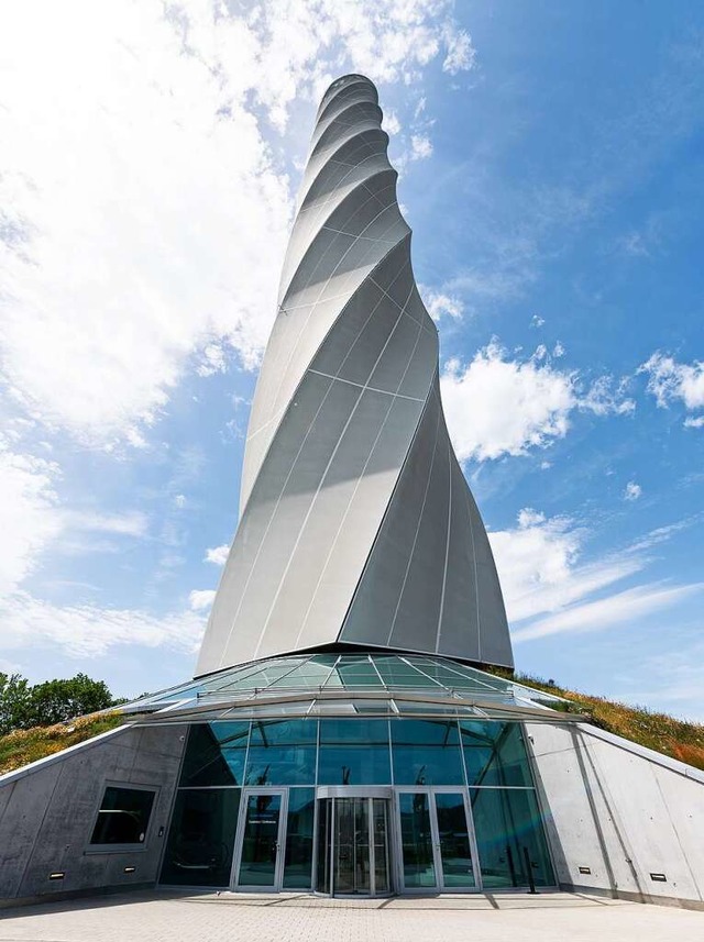 Schraubt sich gen Himmel: der Testturm in Rottweil  | Foto: Silas Stein (dpa)