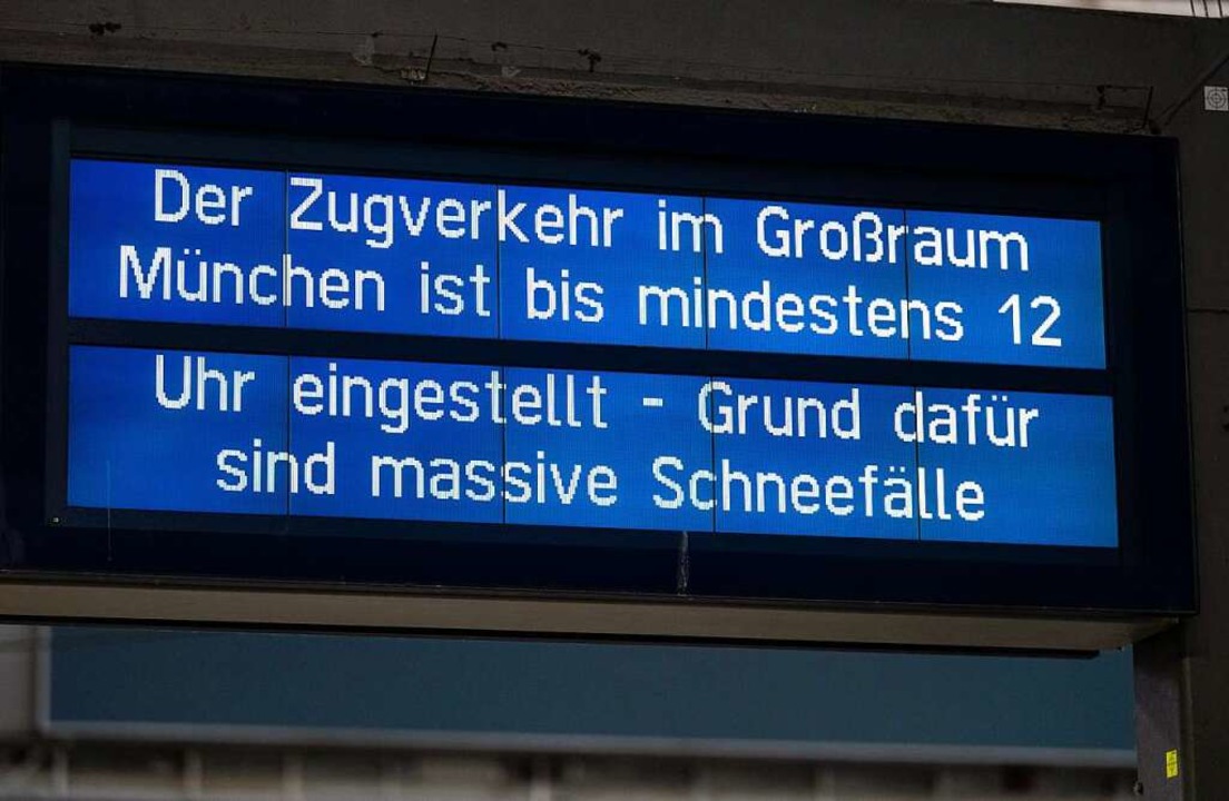 Der Zugverkehr von und zum Hauptbahnhof wurde vorübergehend eingestellt.  | Foto: Lukas Barth (dpa)