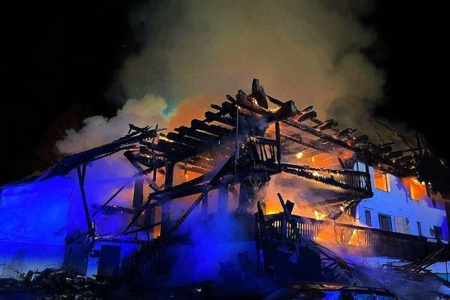 In Glottertal brennt ein Hof ab – Familie springt aus dem Fenster