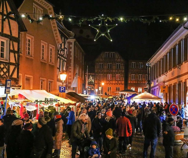 Der Weihnachtmarkt in der schmucken Altstadt von Ettenheim   | Foto: Sandra Decoux