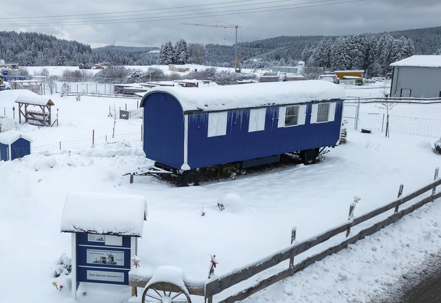 Hinter dem Bauwagen, der dem Antragste...indmhle zur Stromerzeugung entstehen.  | Foto: Wilfried Dieckmann