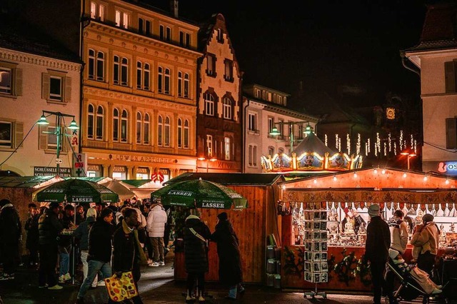 Der Lrracher  Weihnachnachtsmarkt ist... hier Buden auf dem Alten Marktplatz.   | Foto: Ansgar Taschinski