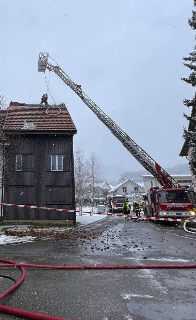 In diesem Haus in Wallbach in der Schweiz brannte es.  | Foto: Kantonspolizei Aargau