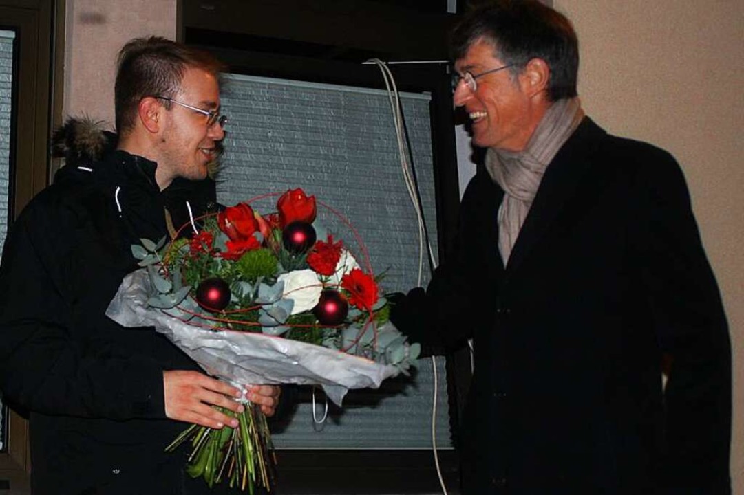 Wahlsieger Philipp Klotz (links) mit Bürgermeister Jochen Paleit  | Foto: Lena Marie Jörger