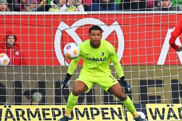 Noah Atubolu ist im Tor des SC Freiburg am richtigen Ort