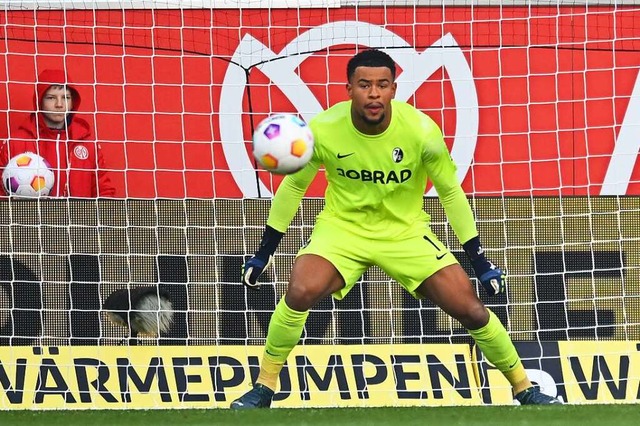 In Mainz hat Noah Atubolu im Tor eine ...nteil am Erfolg des SC Freiburg hatte.  | Foto: Achim Keller