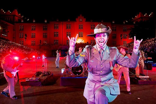 Das Blasorchester der australischen Ar...erhaltung in der Arena im Kasernenhof.  | Foto: Patrick Straub